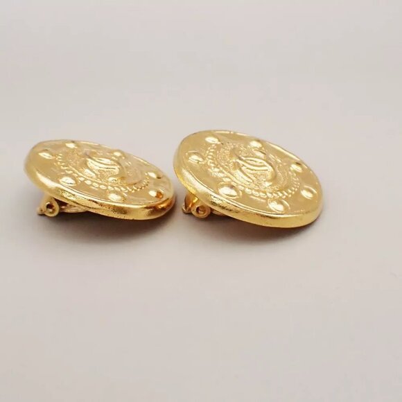 CHANEL CC Round Button Earrings 95P Clip-On Gold-Plated France Vintage 87RK786 - Picture 2 of 8